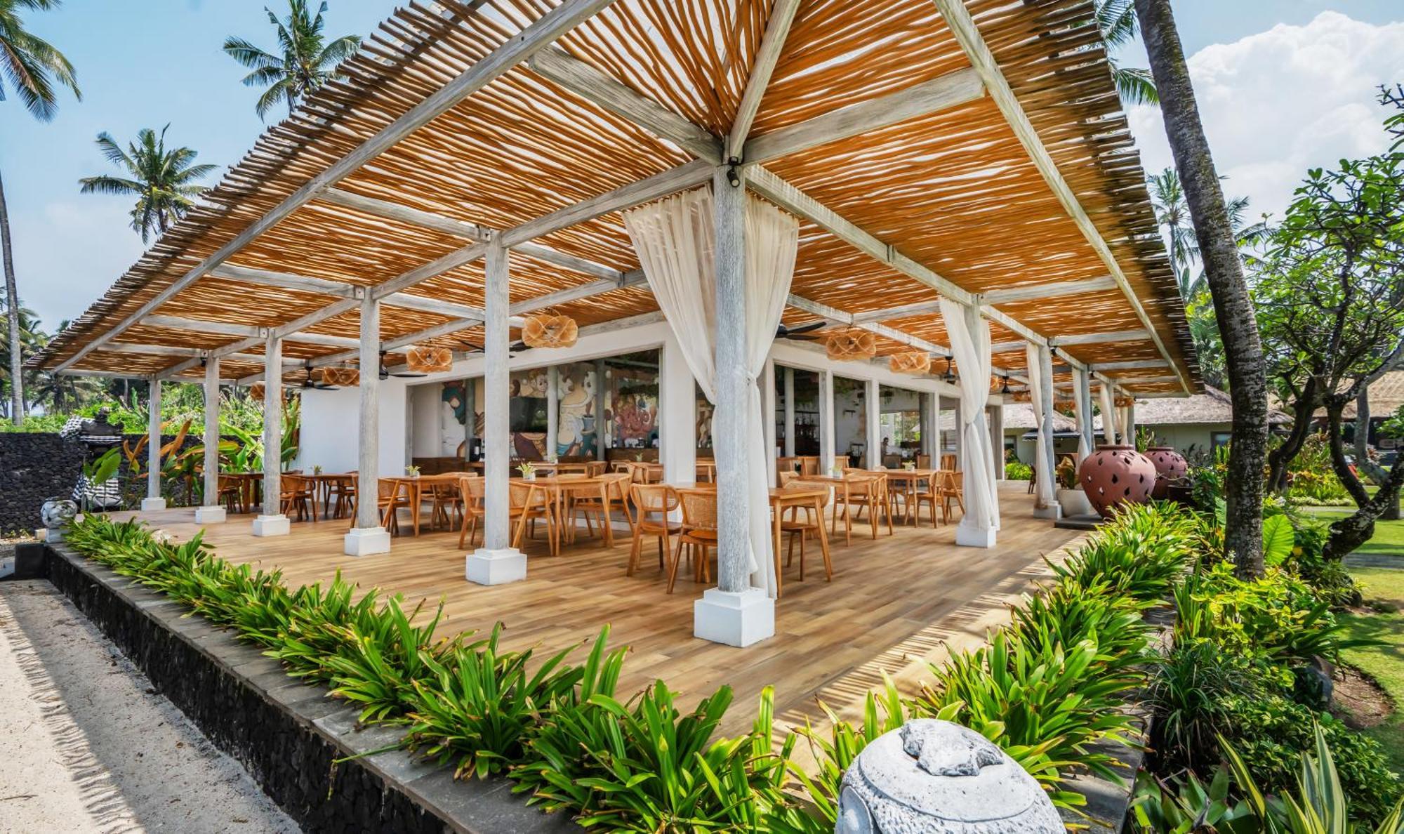 Nirwana Beach & Resort Candidasa Dış mekan fotoğraf The restaurant at the resort