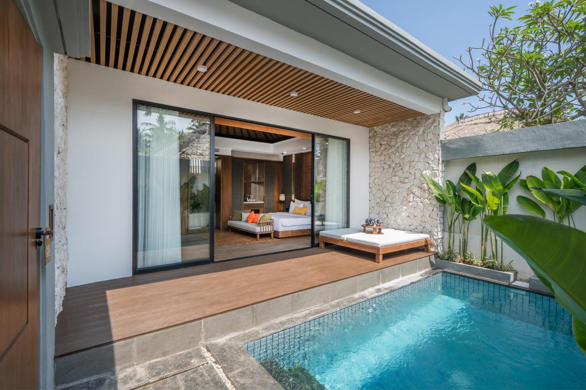 Nirwana Beach & Resort Candidasa Dış mekan fotoğraf A pool villa at Centara Karon Resort & Villas Phuket