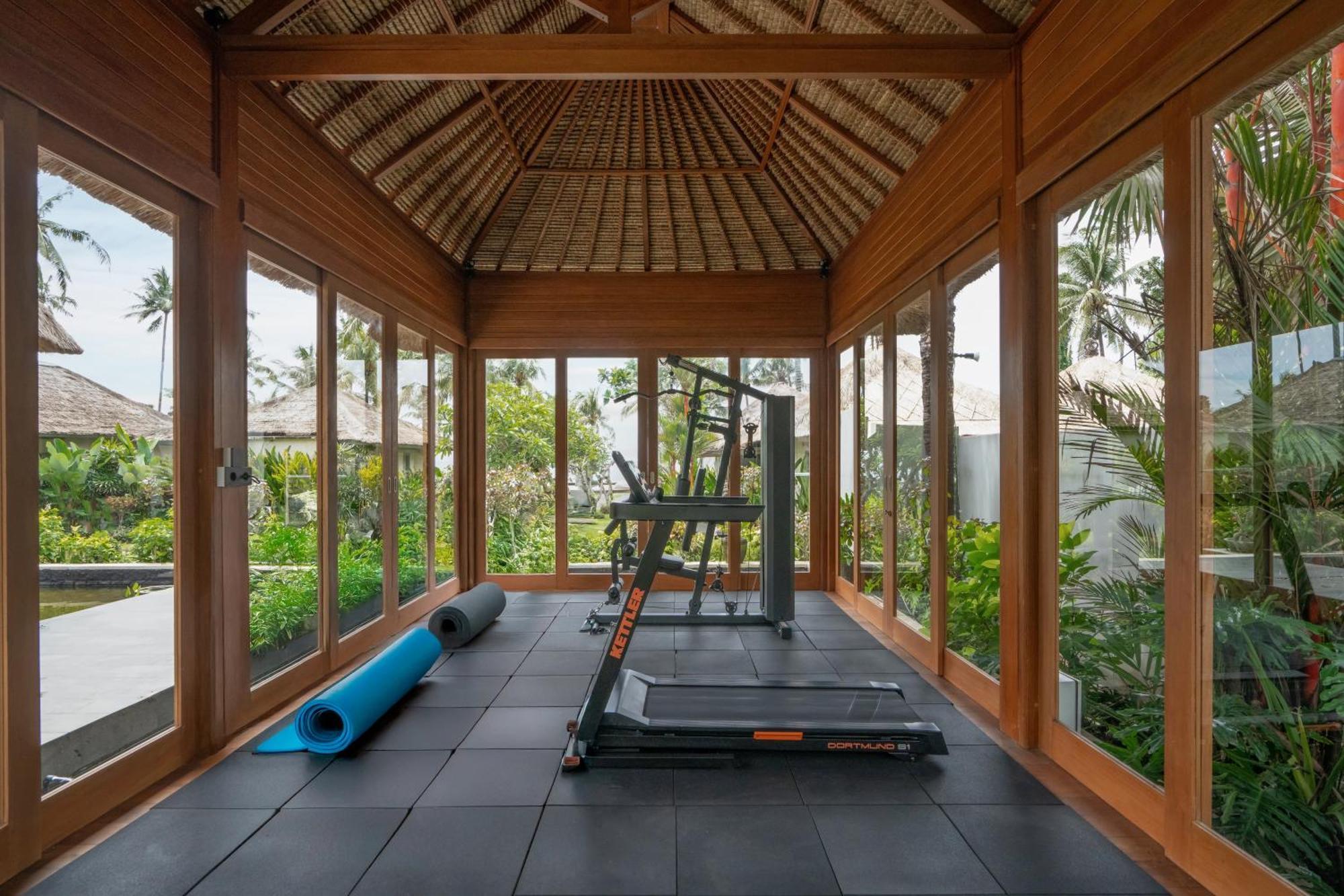 Nirwana Beach & Resort Candidasa Dış mekan fotoğraf The gym at the resort